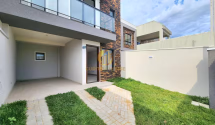 Lindo sobrado Com Alto Padrão de Acabamentos Pronto para morar 3 quartos sendo 1 suíte Umbara