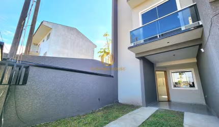 Lindo sobrado triplex no coração do Sítio Cercado com 3 quartos e terraço