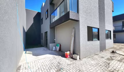 Lindo sobrado em condominio fechado 3 quartos e fino acabamento no Sítio Cercado