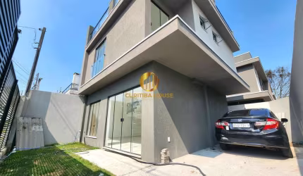 Sobrado triplex 3 quartos, é 1 suíte, garagem 3 carros no Alto Boqueirão