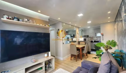 BAIXOU! Apartamento 2 quartos, 1 suíte mobiliado e decorado Condomínio Up Life divisa com Xaxim e Novo Mundo