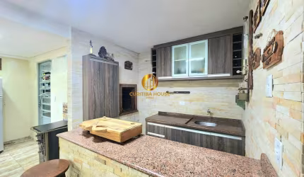 Sobrado com 3 quartos sendo uma suíte master, espaço gourmet no Xaxim Curitiba