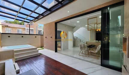 Magnífica casa altíssimo padrão com 3 suítes sendo 1 master com closet e banheira; espaço gourmet com jacuzzi no Umbará