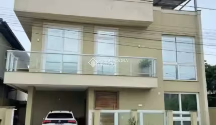 Casa com 2 quartos para alugar na Servidão Hipólito Bernardino das Chagas, 540, Rio Tavares, Florianópolis, 180 m2 por R$ 6.700