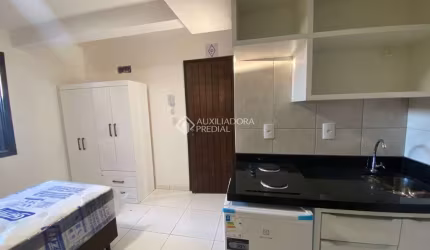Apartamento com 1 quarto para alugar na Avenida Júlio D'acia Barreto, 428, Carvoeira, Florianópolis, 17 m2 por R$ 1.650
