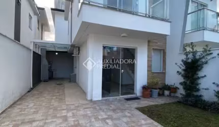 Casa com 2 quartos para alugar na Rua Valdemiro José Vieira, 120, Campeche, Florianópolis, 80 m2 por R$ 5.000
