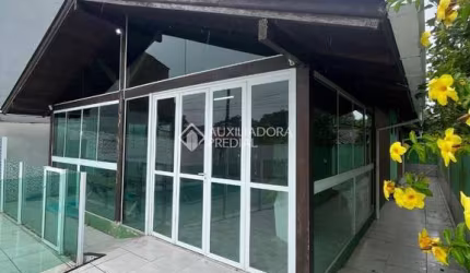 Casa com 3 quartos para alugar na Roberto Teixeira De Souza, 21, Ibiraquera, Imbituba, 700 m2 por R$ 4.500