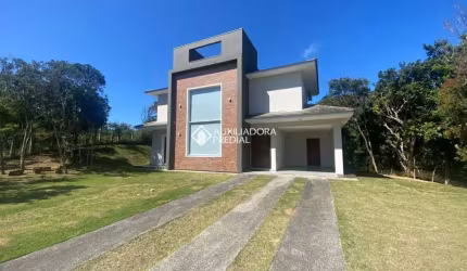 Casa com 3 quartos para alugar na Dos Canarinhos, 1, Praia da Ferrugem, Garopaba, 230 m2 por R$ 9.450