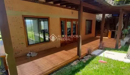 Casa com 2 quartos para alugar na Manoel Balbino Silveira, 21, Ressacada, Garopaba, 600 m2 por R$ 4.450