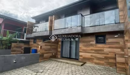 Casa com 2 quartos para alugar na Da Tarrafa, 24, Capão, Garopaba, 100 m2 por R$ 4.700