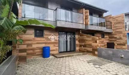 Casa com 2 quartos para alugar na Da Tarrafa, 023, Capão, Garopaba, 100 m2 por R$ 4.700