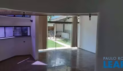 CASA EM CONDOMÍNIO - JARDIM DAS COLINAS - SP