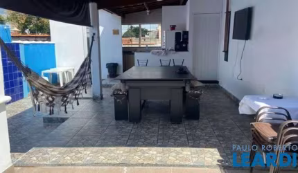 CASA ASSOBRADADA - CONJUNTO RESIDENCIAL TRINTA E UM DE MARÇO - SP