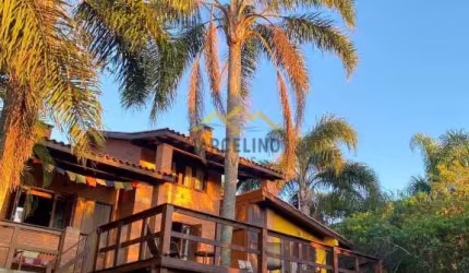 Casa em condomínio no caminho do Rei