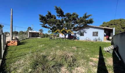 4 apartamentos com amplo quintal