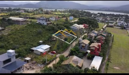 Terreno à venda no bairro Praia do Rosa - Imbituba/SC