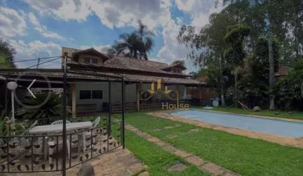 Casa no Condomínio Fazendinha com 4 Dormitórios, Piscina, edícula, quadra poliesportiva e muito mais