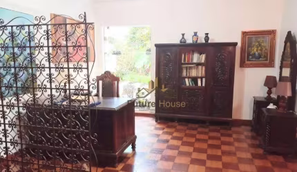 Casa térrea de rua, disponível pra venda, na Granja Viana - SP