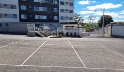 Apartamento em Condomínio Clube