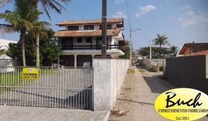 Sobrado pronto com marina particular em Barra do Sul