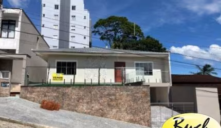 Vende casa Bairro Floresta Joinville - Buch Imóveis