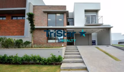 TRISTAR REALTY CA00456 - SOBRADO COM ACABAMENTO IMPAR PRONTO PARA MORAR EM CONDOMINIO ALTO PADRAO - AT. 300m² - AC. 257m² - RESIDENCIAL DONA MARIA JOS