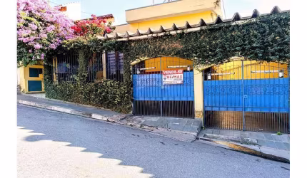 Vende-se casa térrea com 3 dorm sendo 1 suíte, edícula e 3 vagas cobertas no Jardim Paraventi