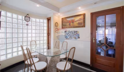 Vende-se Casa Alto Padrão no Jardim Maia, 3 suítes, piscina, sótão, área gourmet, 5 vagas