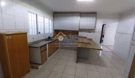 Casa com 3 quartos para alugar no Jardim Itamaracá, Indaiatuba  por R$ 3.900