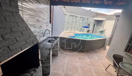 Casa com 2 dormitórios à venda por R$ 570.000,00 - Caiçara - Praia Grande/SP