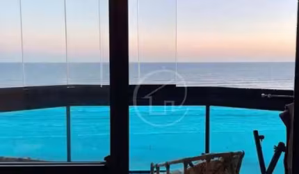 Apto Caiçara, Frente Mar, mobiliado, 2 quartos sendo 1 suíte, sacada, garagem.