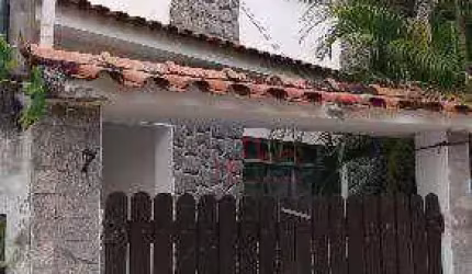 Casa com 5 dormitórios à venda, 180 m² por R$ 300.000,00 - Barro Vermelho - São Gonçalo/RJ