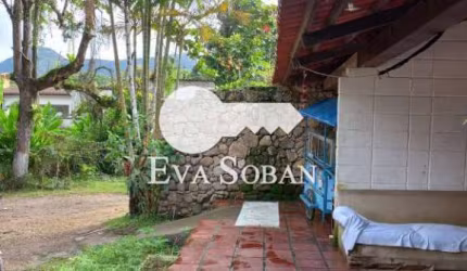Casa com 2 lotes unificados de 886 m²