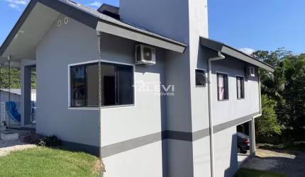 Casa com 3 quartos à venda no Testo Rega, Pomerode  por R$ 749.000