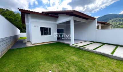 Casa com 2 quartos à venda no Centro, Rio dos Cedros , 75 m2 por R$ 349.000