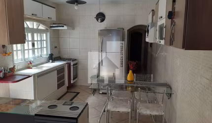 Excelente Casa à venda, 170m² -  3 Dormitórios e 1 Suíte, 2 Vagas, Churrasqueira  - Vila Santana II