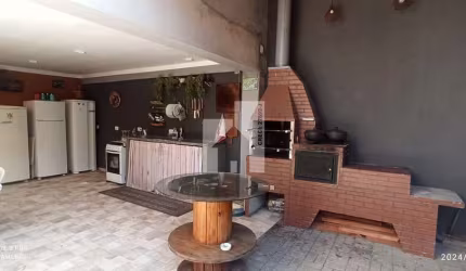Excelente Casa Térrea com 3 SUÍTES à venda, com 3 Suítes , Salão de Festa com Churrasqueira, Fogão