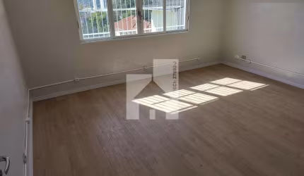 Sala comercial em nível superior com banheiro e ar condicionado para locação, Vila Arens II, Jundia
