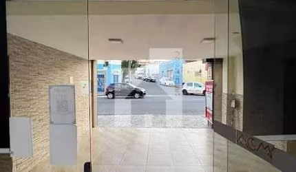 Vende-se prédio (2 andares) 260m² total ou Aluga-se (salão + salas nivel da rua - 160m²) - Vila Are