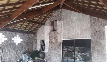Casa Sobrada à Venda - com 3 dormitórios 200 m² - Vila Nambi - Jundiaí/SP