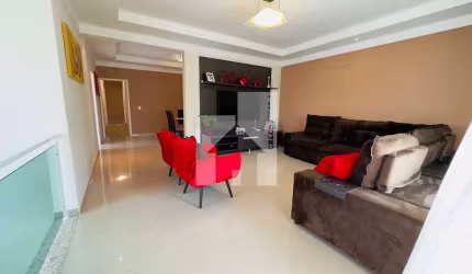 Casa térrea com 3 suites, piscina e 5 vagas de garagem  à Venda, 224m² construidos, Horto Santo Ant