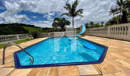 Encantadora Chácara à venda com 2 Casas , Área Gourmet com Piscina, Pomar - Parque das Videiras, Ja