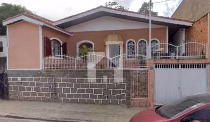 Excelente Casa à venda com 3 Dormitórios sendo 1 Suíte , Quintal com Churrasqueira, Jardim Bonfigli