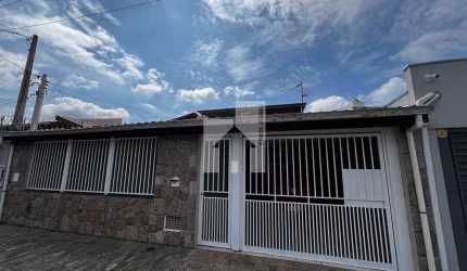 Belíssima Casa à venda com 3 Dormitórios sendo 1 Suíte, Espaço Gourmet, Aceita financiamento, Jardi