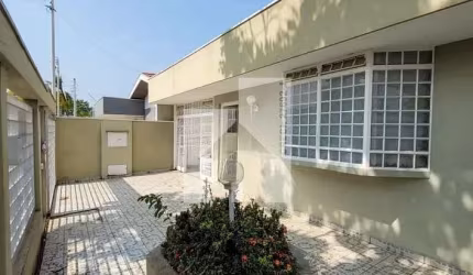 Excelente Casa Terrea com 3 Dormitórios sendo 1 Suíte, Quintal com Edícula e Churrasqueira , Vila L