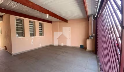Casa Térrea Ótima Localização a venda com 3 Dormitórios, Quintal com Horta, Ponte São João, Jundiaí