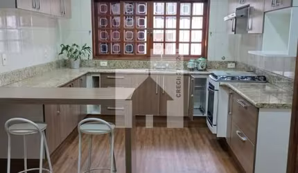 Casa Térrea com 3 dormitórios (1 suite) e edícula à VENDA ou LOCAÇÃO,  com 420m² de área construída