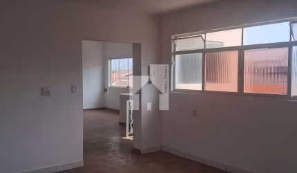 CASA/SOBRADO COMERCIAL SEM GARAGEM EM PAVIMENTO SUPERIOR, 100M² PARA LOCAÇÃO NO BAIRRO VILA JOANA E