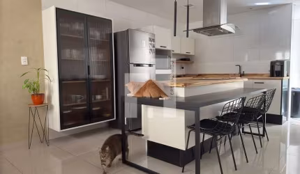 Elegante Casa à venda com 3 Dormitórios sendo 1 Suíte com Banheira, Quintal com Churrasqueira,  Jar
