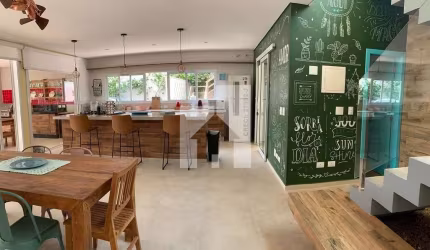 Magnifico  Sobrado à venda com 3 Dormitórios sendo 1 Suíte, Área Gourmet, Piscina de Borda Infinita